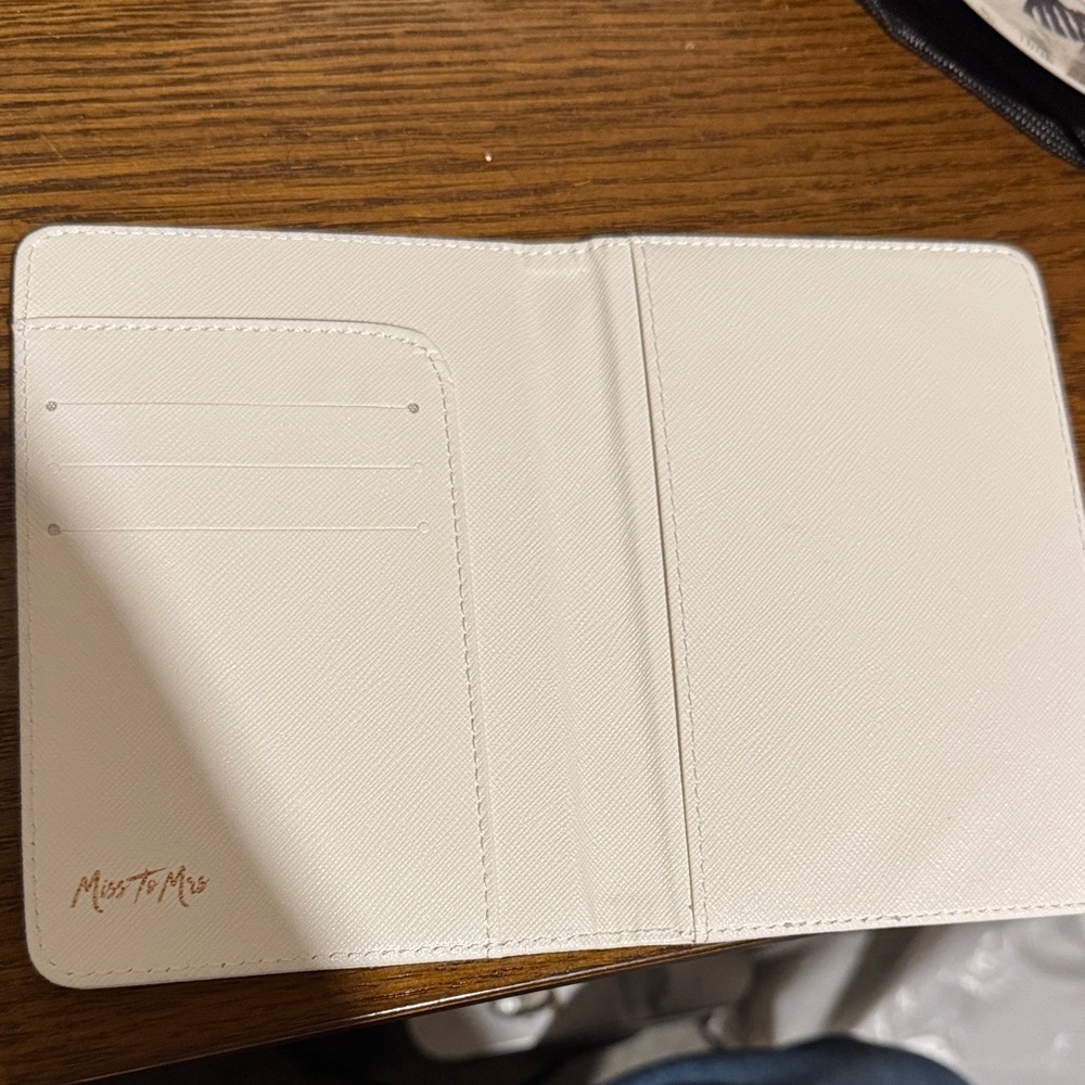White and Gold Passport Holder - Picture 2 of 3